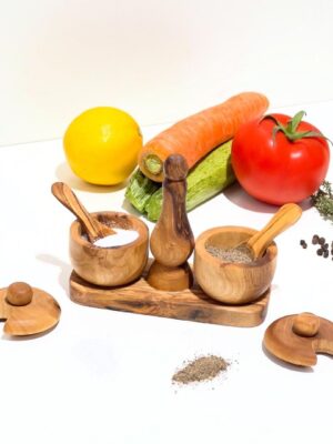 Des salière pour sel et poivre en bois d’Olivier