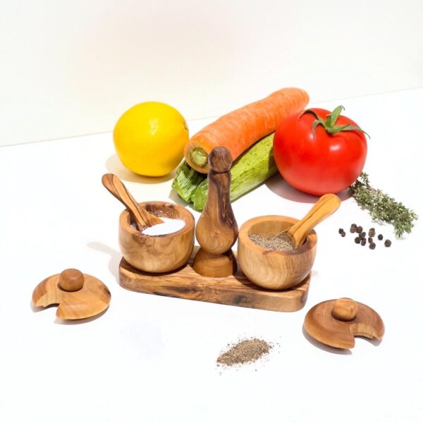 Des salière pour sel et poivre en bois d’Olivier