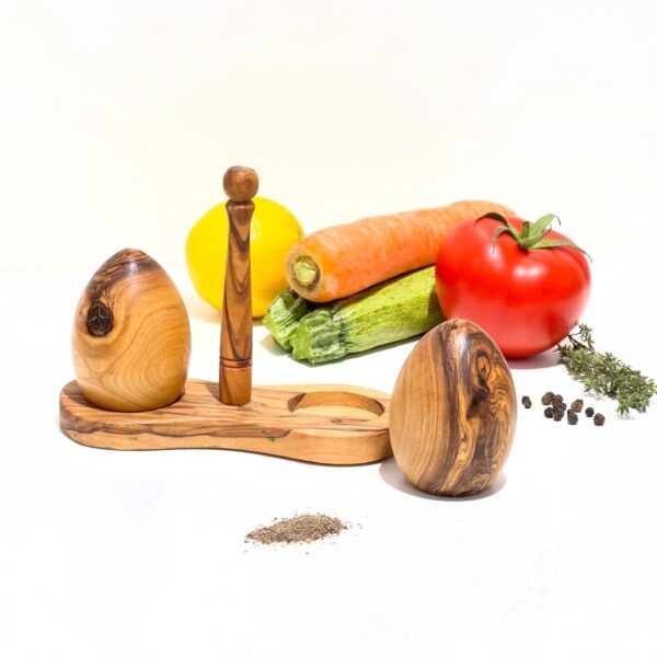 Des salière pour sel et poivre en bois d’Olivier